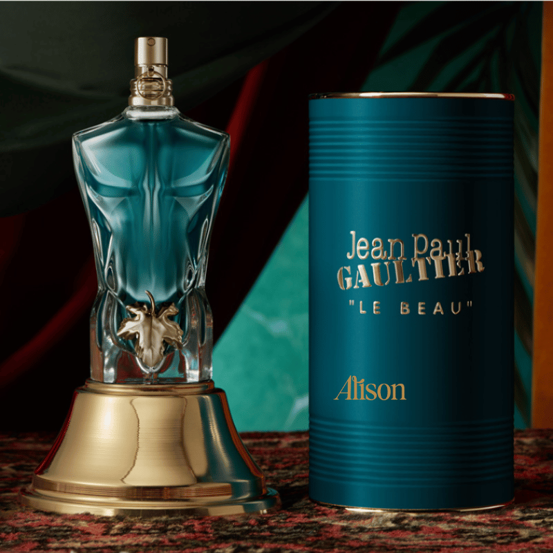 Jean Paul Gaultier Le Beau Eau de Toilette vẫn mang thiết kế đặc trưng của nhà Jean Paul Gaultier. 